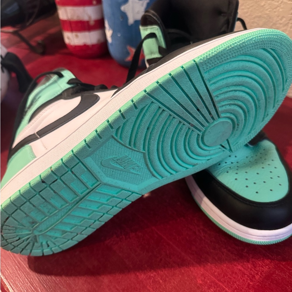 Air Jordan 1 Retro - Picture 4 of 5